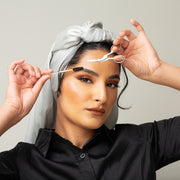 Tweezerman Brow Razor Replacement Blades (Model Shot 3)